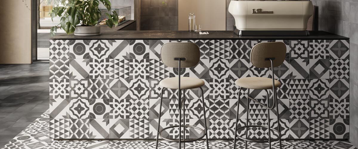 1636995435_14_Ermes_Chef-Grigio-20×20—Nero-20x20_Bar_1200x800