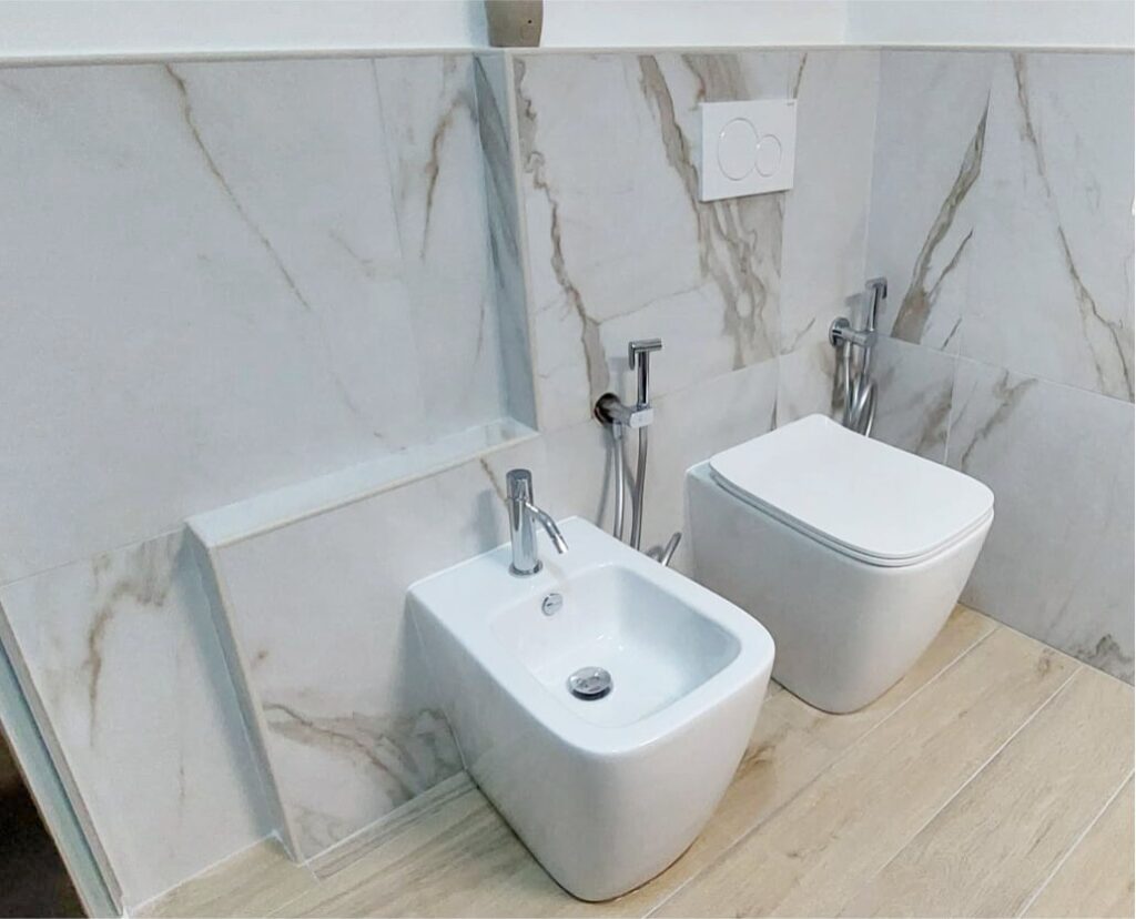 Gres porcellanato effetto marmo per rivestire il nuovo bagno